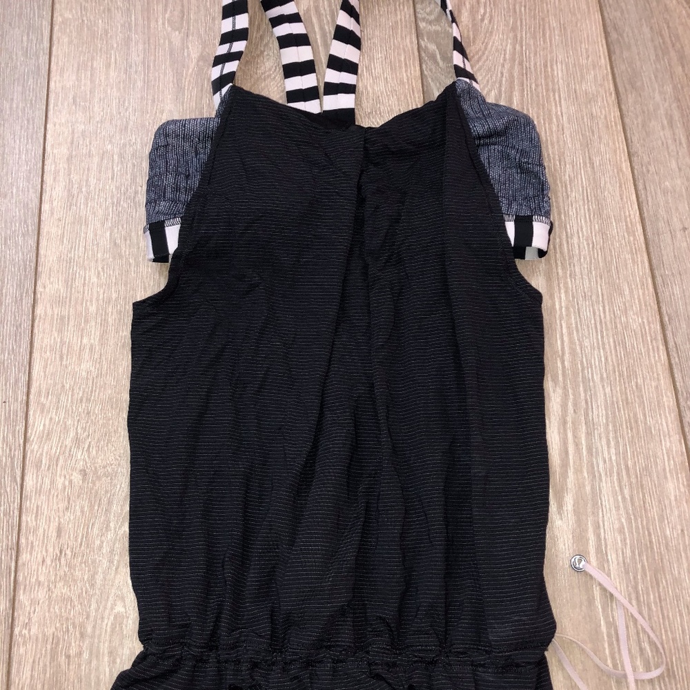 Lululemon size 4 black top